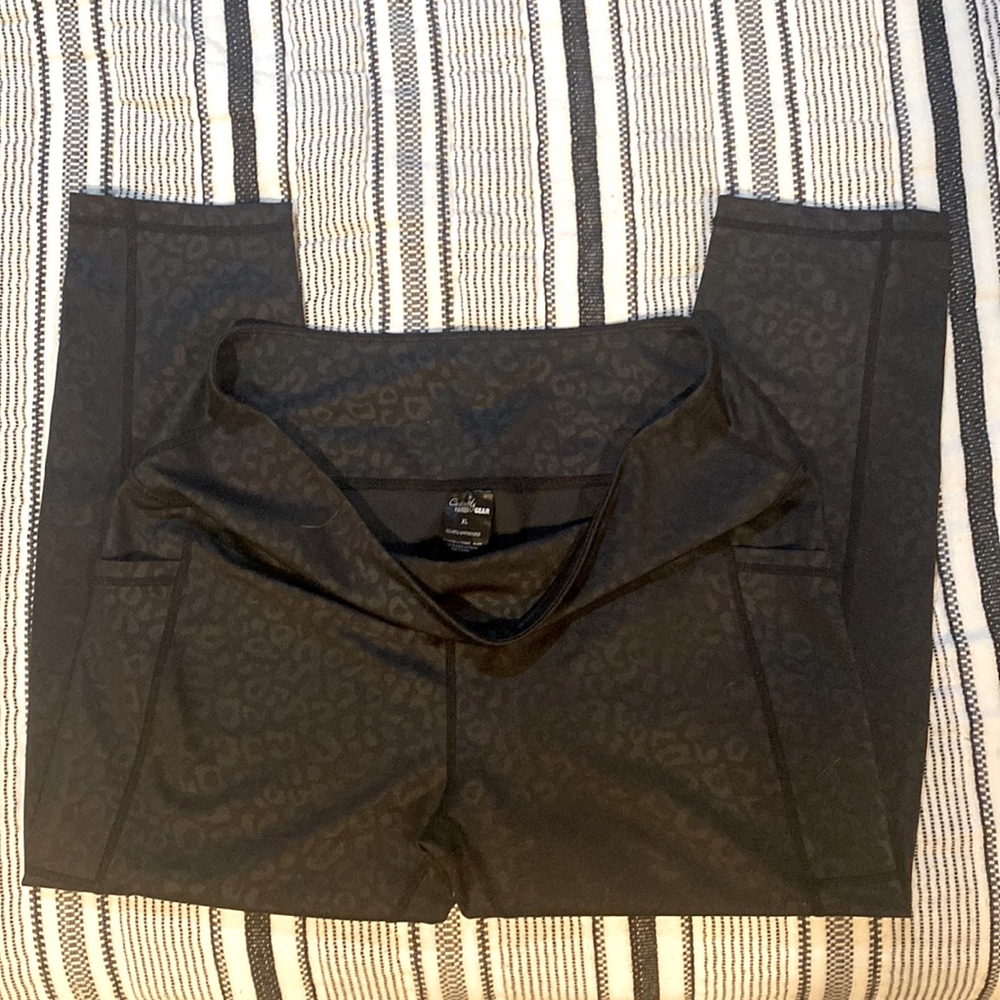 Constantly Varied Gear Black Leopard capris (XL) gently used